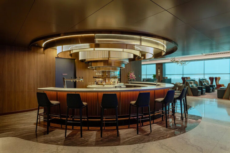 Singapore Airlines First Class Silverkris Lounge Terminal 2 Singapur Bar Copyright