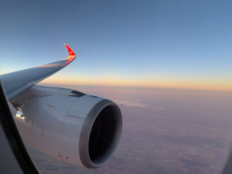 Turkish Airlines Airbus A350 900 Business Class Wingview Triebwerk