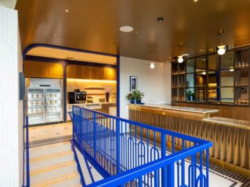 Jetblue Lounge New York Bluehouse Second Floor Landing Bar Copyright