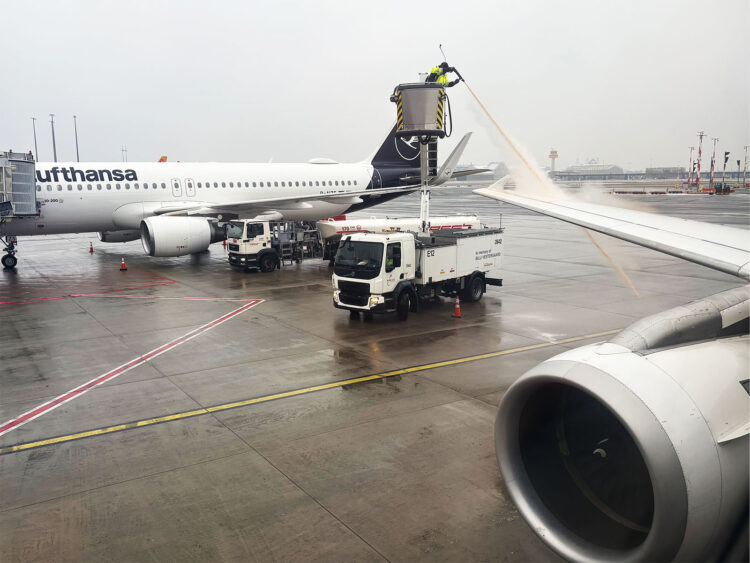 Airport Lufthansa Deicing Winter Flughafen