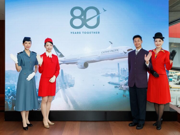 Cathay Pacific Jubilaeum Sonderuniformen Copyright