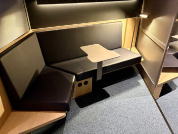 Lufthansa Senator Lounge Stuttgart Arbeitsecke Sitzbankj