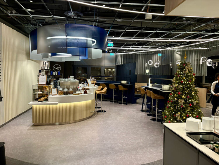Lufthansa Senator Lounge Stuttgart Bar Essensbereich