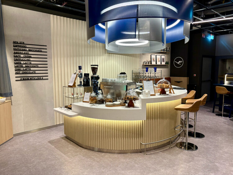 Lufthansa Senator Lounge Stuttgart Cocktail Barista Bar