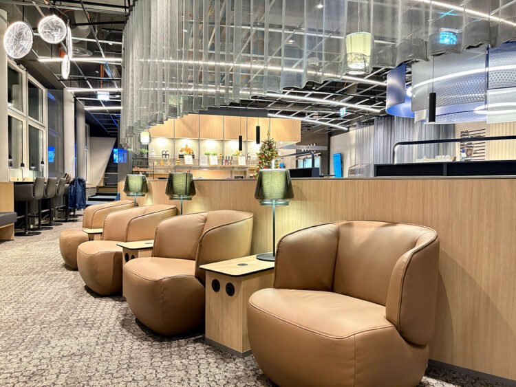 Lufthansa Senator Lounge Stuttgart Sitze Sessel