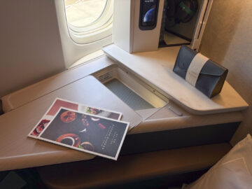 Cathay Pacific Boeing 777 300 Aria Suite Business Class Amenity Kit 3