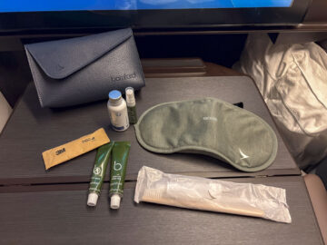 Cathay Pacific Boeing 777 300 Aria Suite Business Class Amenity Kit Innen