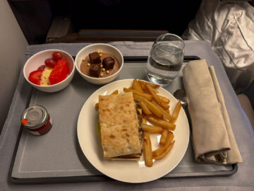 Cathay Pacific Boeing 777 300 Aria Suite Business Class Essen