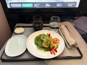 Cathay Pacific Boeing 777 300 Aria Suite Business Class Essen Vorspeise