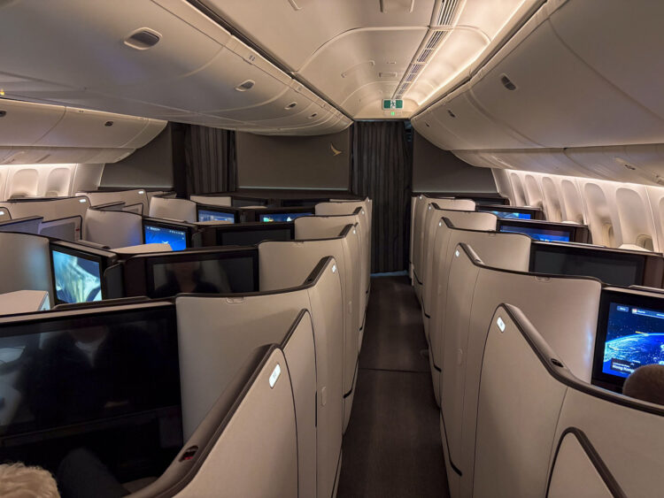 Cathay Pacific Boeing 777 300 Aria Suite Business Class Kabine2