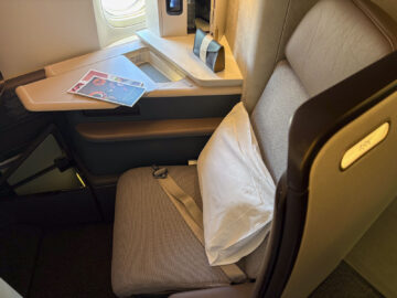 Cathay Pacific Boeing 777 300 Aria Suite Business Class Sitz Und Nummer