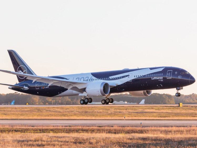 Lufthansa Boeing 787 Dreamliner Flugzeug Sonderlackierung Jubilaeum Copyright