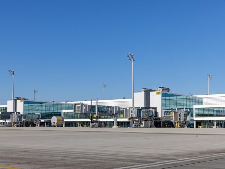 Flughafen Muenchen Pier 1 Ansicht Copyright