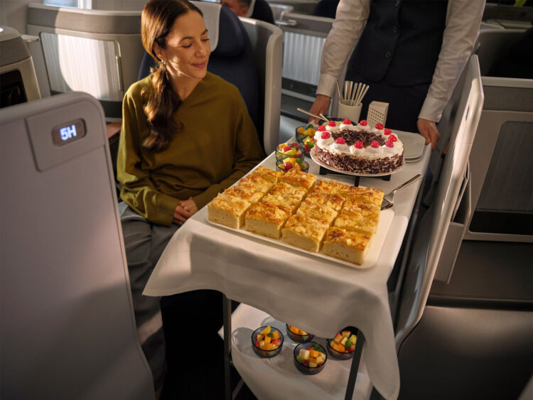 Lufthansa Project Fox Business Class Kuchenservice Copyright
