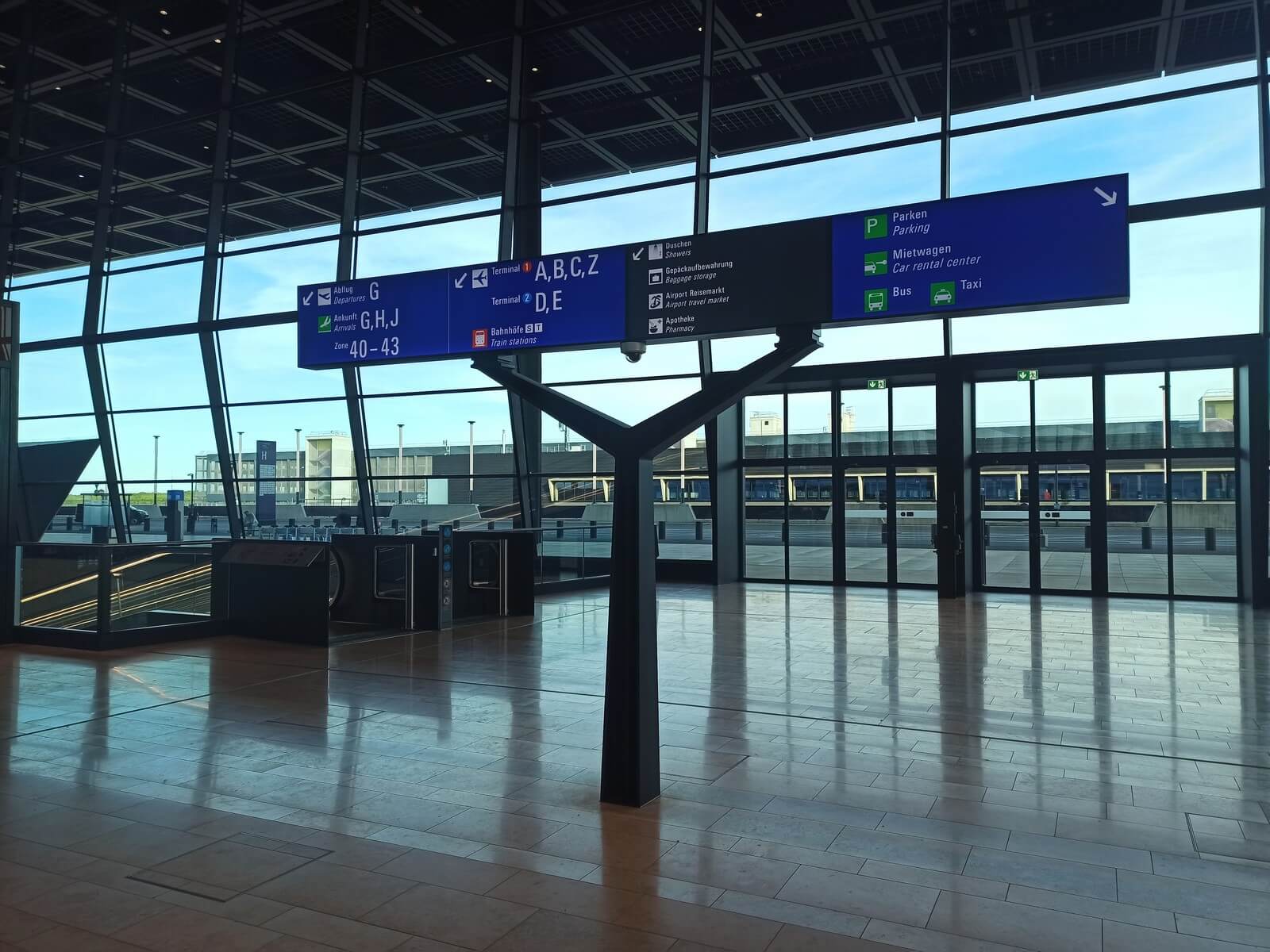 Flughafen Frankfurt Terminal 3 Check In Bereich Wegweiser