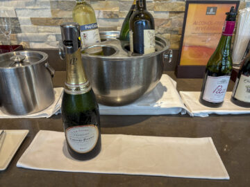 Emirates Lounge Bangkok Champagner