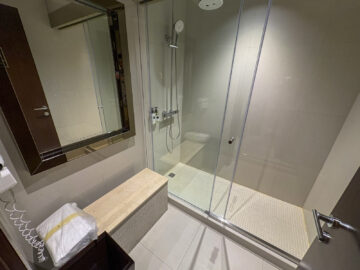 Emirates Lounge Bangkok Duschejpg