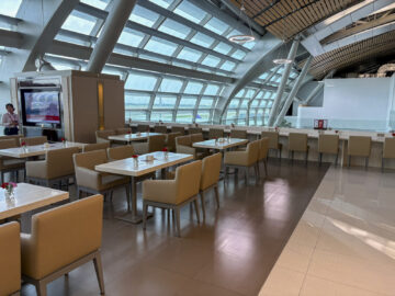 Emirates Lounge Bangkok Essen Tische