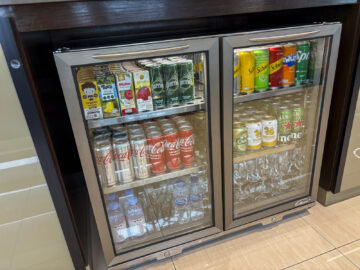 Emirates Lounge Bangkok Getraenke Kuehlschrank