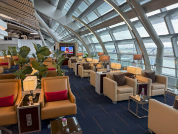 Emirates Lounge Bangkok Sessel Sitze Fenster