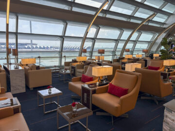 Emirates Lounge Bangkok Sitze Flughafen Aussicht