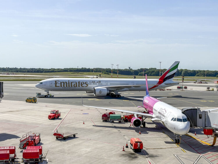 Flugzeug Emirates Boeing 777 300 Er Flughafen Hamburg