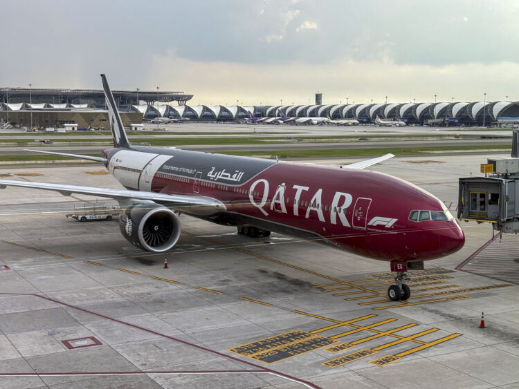 Qatar Airways Boeing 777 300 Er Formula 1 Livery Flugzeug Flughafen Bangkok