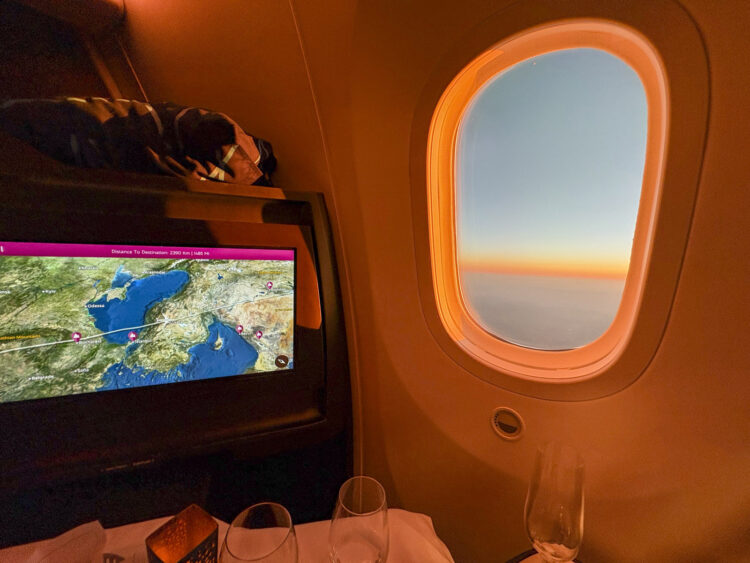 Qatar Airways Boeing 787 9 Business Class Adient Ascent Aussicht Sunset
