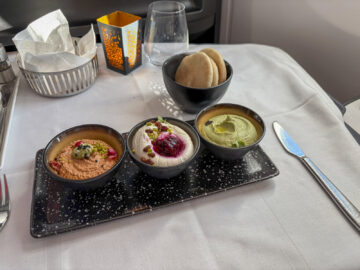 Qatar Airways Boeing 787 9 Business Class Adient Ascent Essen Vorspeise Mezze