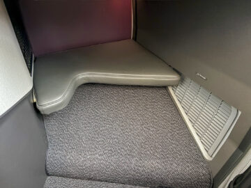 Qatar Airways Boeing 787 9 Business Class Adient Ascent Fussraum