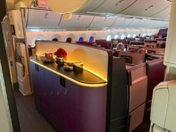 Qatar Airways Boeing 787 9 Business Class Adient Ascent Kabine Bar
