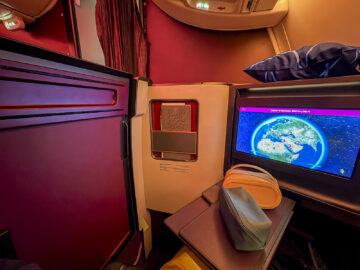 Qatar Airways Boeing 787 9 Business Class Adient Ascent Suite Tuer