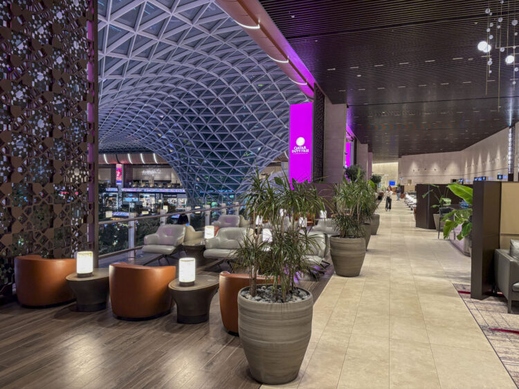 Qatar Airways Doha Al Mourjan Business Lounge The Garden Sitze Aussicht Ecke