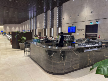 Qatar Airways Doha Al Mourjan Business Lounge The Garden Sitze Bar