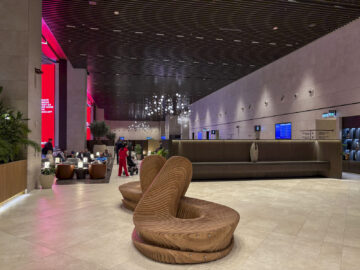 Qatar Airways Doha Al Mourjan Business Lounge The Garden Sitze Essen Bereich