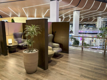 Qatar Airways Doha Al Mourjan Business Lounge The Garden Sitze Pod Mit Aussicht