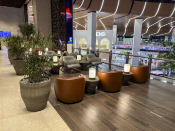 Qatar Airways Doha Al Mourjan Business Lounge The Garden Sitze Sessel Aussicht