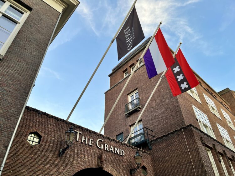 Sofitel Legend The Grand Amsterdam Eingang Fahnen