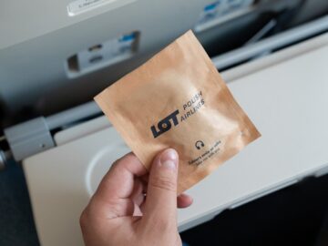 Lot Polish Airlines Neue Kopfhoerer Economy Class Opyright