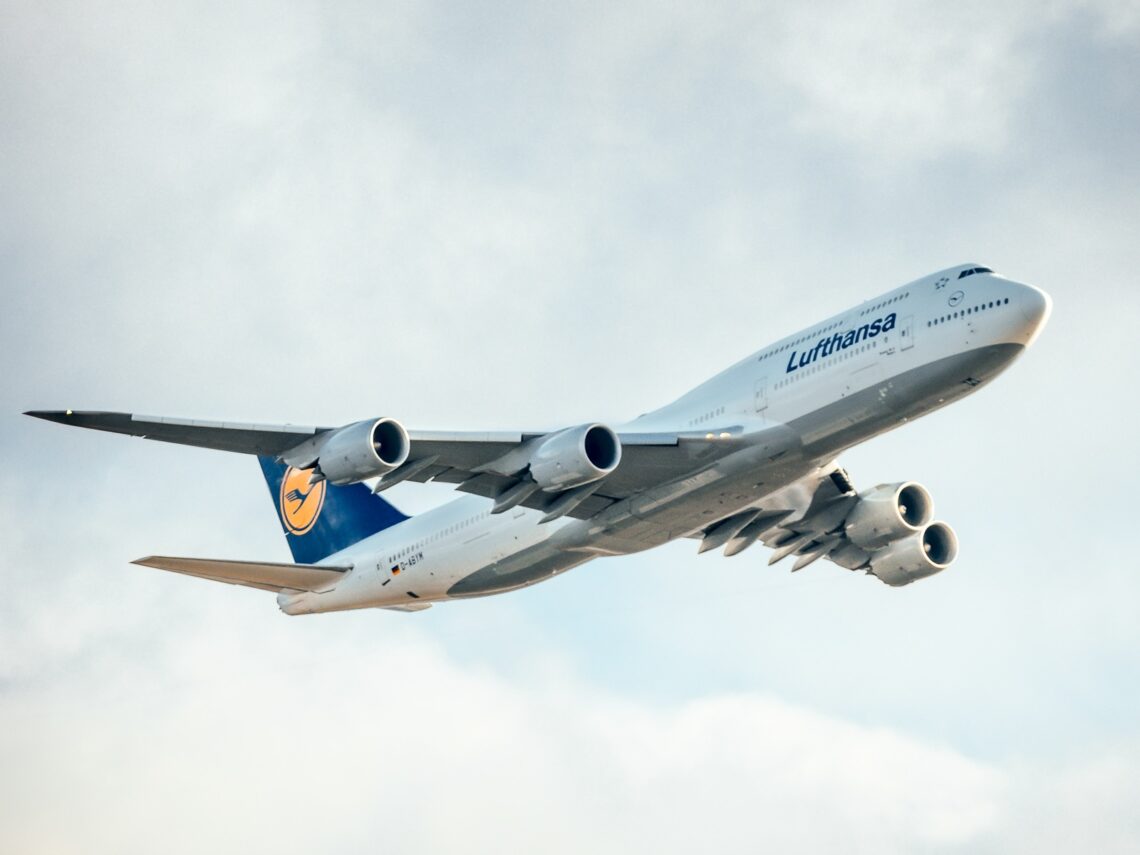 Lufthansa Boeing 747 8 Flugzeug Unsplash