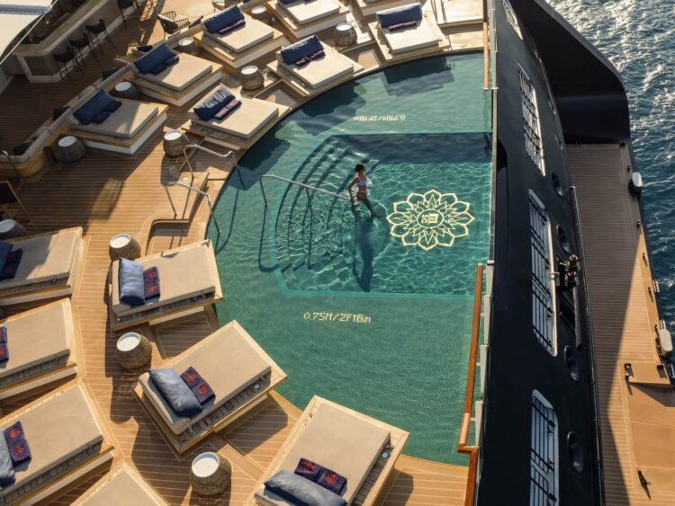 Explora Journeys Aussenpool Astern Pool Copyright