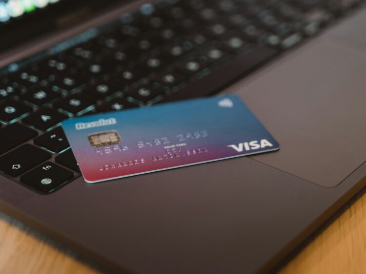 Revolut Karte Laptop Unsplash