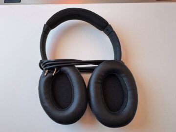 Swiss Business Class Airbus A350 Headphones Innen