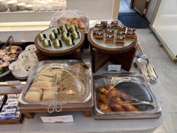 Singapore Airlines Silverkris Lounge Seoul Incheon Brot Dessert