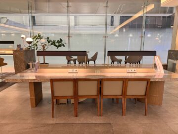 Singapore Airlines Silverkris Lounge Seoul Incheon Gemeinschaftstisch