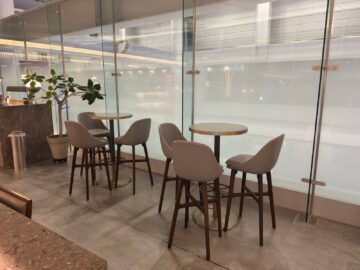 Singapore Airlines Silverkris Lounge Seoul Incheon Hochtisch