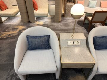 Singapore Airlines Silverkris Lounge Seoul Incheon Sessel Sttecker