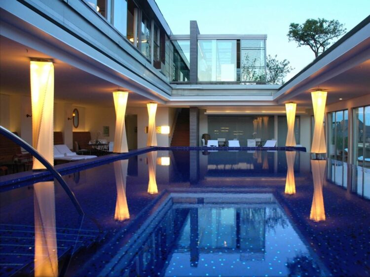 Bayerischer Hof Pool Copyright