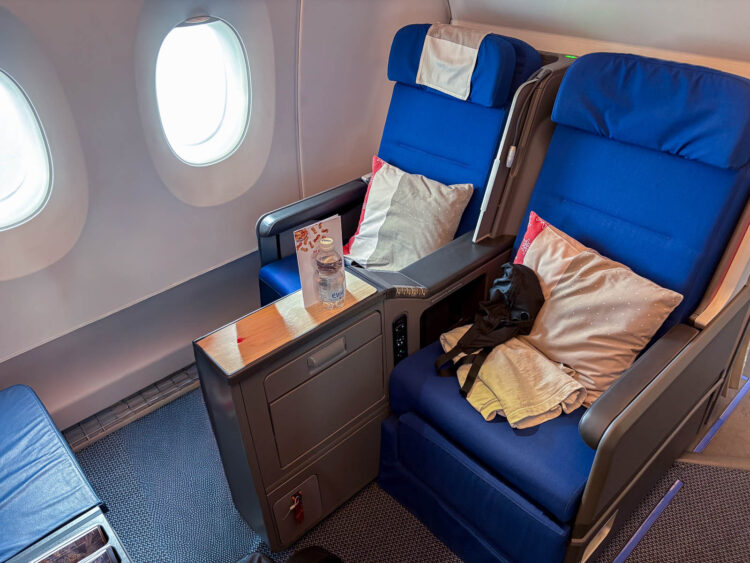 Edelweiss Airbus A350 900 Business Class Fenster Sitze