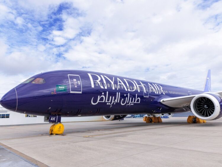 Riyadh Air Flugzeug Boeing 787 9 Lackierung Rollfeld
